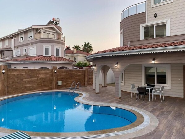 Outdoor pool - BlueHomes Grand Villa's (Antalya)