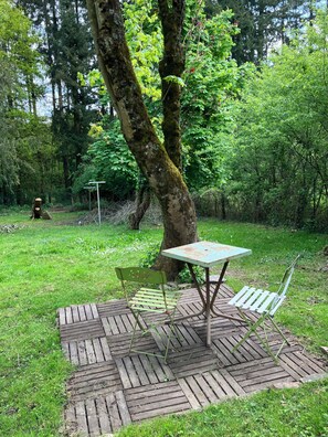 Outdoor dining - Ker Lan est une Maison de Campagne au Coeur de la Forêt de Brocéliande (Paimpont)