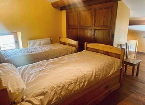 4 bedrooms, WiFi, bed sheets