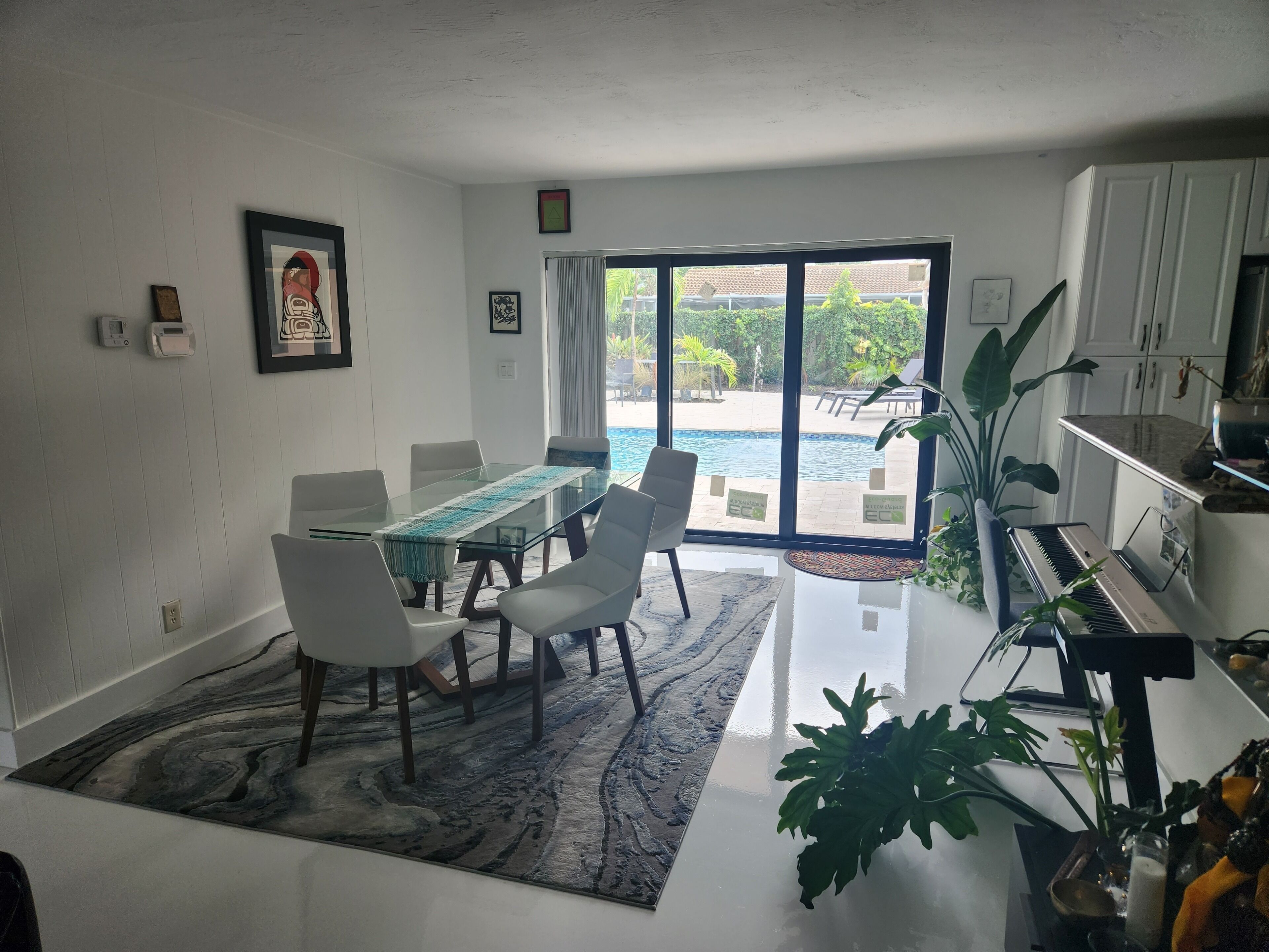 Comfort Apartment, 2 Bedrooms, Pool View | In-room dining