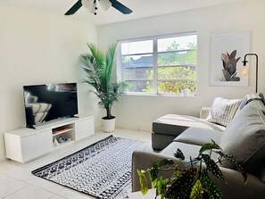 Comfort-Apartment, 2 Schlafzimmer, Poolblick | Wohnbereich