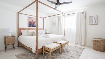 Klassiek appartement, 2 slaapkamers, uitzicht op zwembad | Verduisterende gordijnen, een strijkplank/strijkijzer, gratis wifi