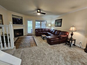 Smart TV, fireplace, DVD player - Heart of Helen Condo located in downtown Helen GA just minutes from everything.  (Helen)