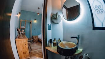 Standard Single Room | Desk, laptop workspace, blackout drapes, free WiFi