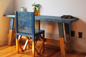 Habitación estándar doble, 1 cama de matrimonio grande | Escritorio, espacio para trabajar con un portátil, cortinas opacas