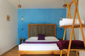 Phòng đôi Tiêu chuẩn, 1 giường cỡ king | Bàn, khu vực làm việc phù hợp cho laptop, màn/rèm cản sáng