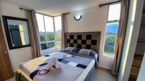 3 slaapkamers, een strijkplank/strijkijzer, wifi, beddengoed