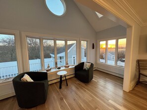 Smart TV, books - Newly renovated beach home with many amenities! (Marshfield)