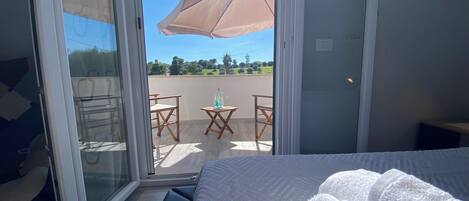 2 chambres, coffre-fort, fer et planche Ă repasser