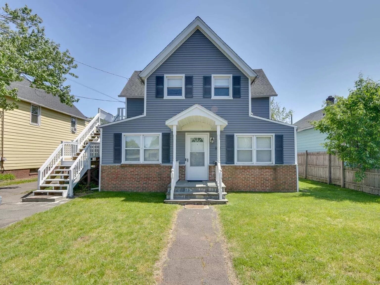 Sunny Beachside Retreat - Steps from the Sand, Minutes from Downtown New Haven