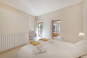 3 bedrooms, in-room safe, iron/ironing board, free WiFi