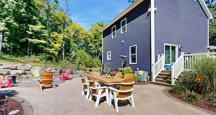 Studio with private pool, firepit, cabana, grill, & washer/dryer-Dogs ok