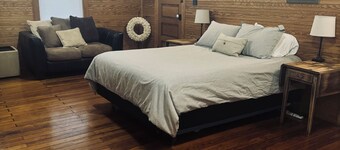 Cozy studio rental situated between Bedford and Lynchburg Virginia