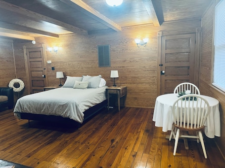 1 室のベッドルーム、アイロン / アイロン台、WiFi (無料)、ベッドシーツ. Cozy studio rental situated between Bedford and Lynchburg Virginia