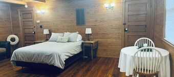 Cozy studio rental situated between Bedford and Lynchburg Virginia