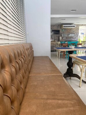 包含每日自助早餐