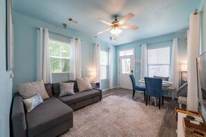 Smart TV - Hot Tub | Fenced Yard | Sleeps 7 (Galveston)