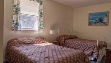 3 bedrooms, desk, free WiFi, bed sheets