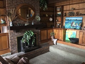 Interior - TerraLargo A Family Friendly Getaway Sleeps 10 (Many)