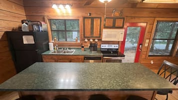 Cookware/dishes/utensils, dining tables, kitchen islands