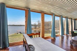 4 bedrooms, free WiFi, bed sheets