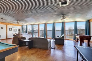 Smart TV, table football