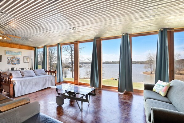 Smart TV, table football