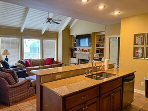 المنشأة من الداخل