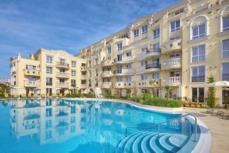 Front of property. Bellicity Apart Complex