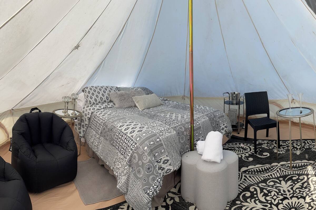 Comfort Tent, 1 Queen Bed