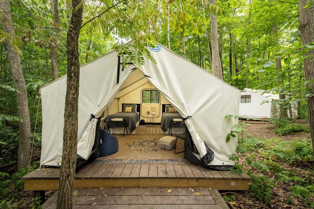 Deluxe Tent, 2 Single Beds