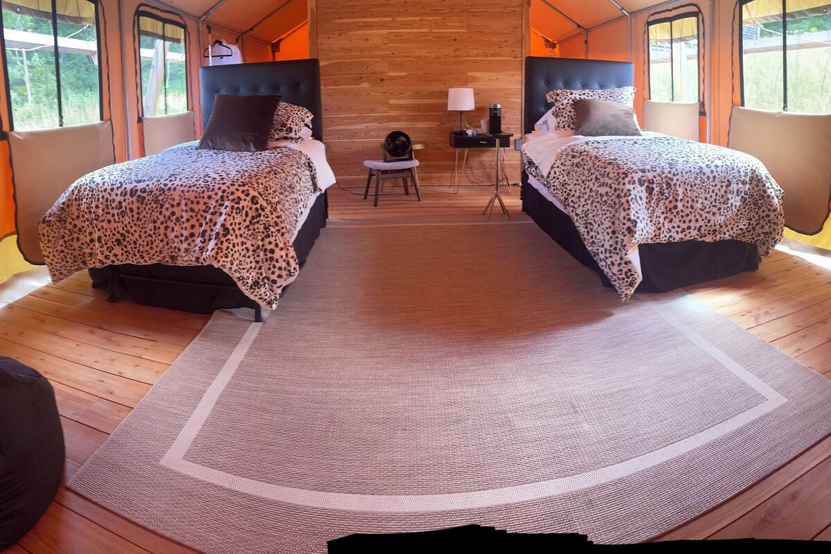 Signature Tent, 2 Single Beds