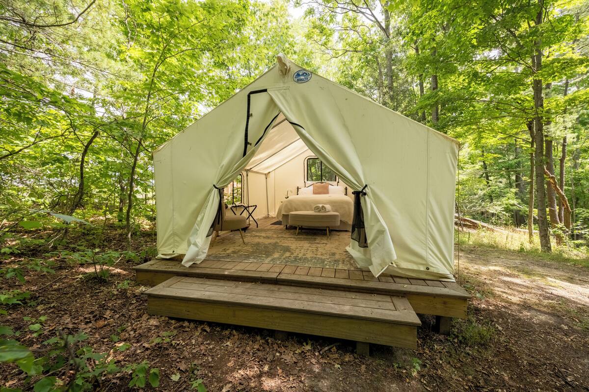 Deluxe Tent, 1 Queen Bed