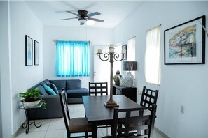 ラグジュアリー アパートメント | 客室ごとに異なる装飾、客室ごとに異なるインテリア、WiFi (無料)、ベッドシーツ