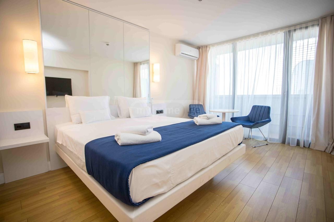 Panoramic Apartment, 1 King Bed, Non Smoking | In-room dining