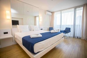 パノラミック アパートメント キングベッド 1 台 禁煙 | 客室内のダイニングエリア