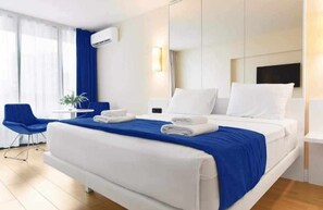 Panoramic-Apartment, 1 King-Bett, Nichtraucher | 1 Schlafzimmer, Allergikerbettwaren, Daunenbettdecken, Schreibtisch