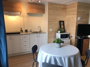 Een magnetron, een kookplaat