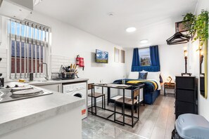 럭셔리 스튜디오 | 다리미/다리미판, 침대 시트