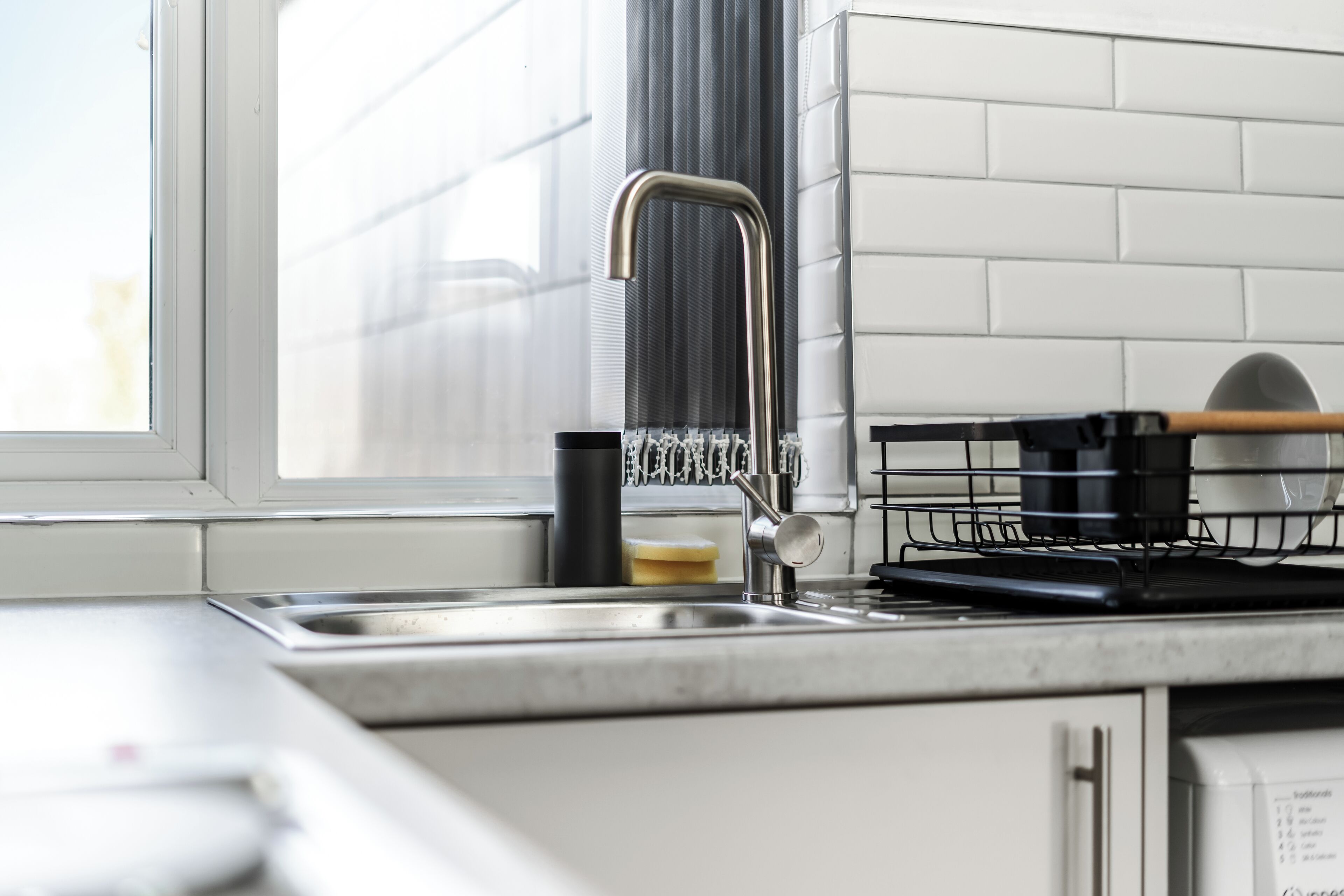 Iron/ironing board, bed sheets