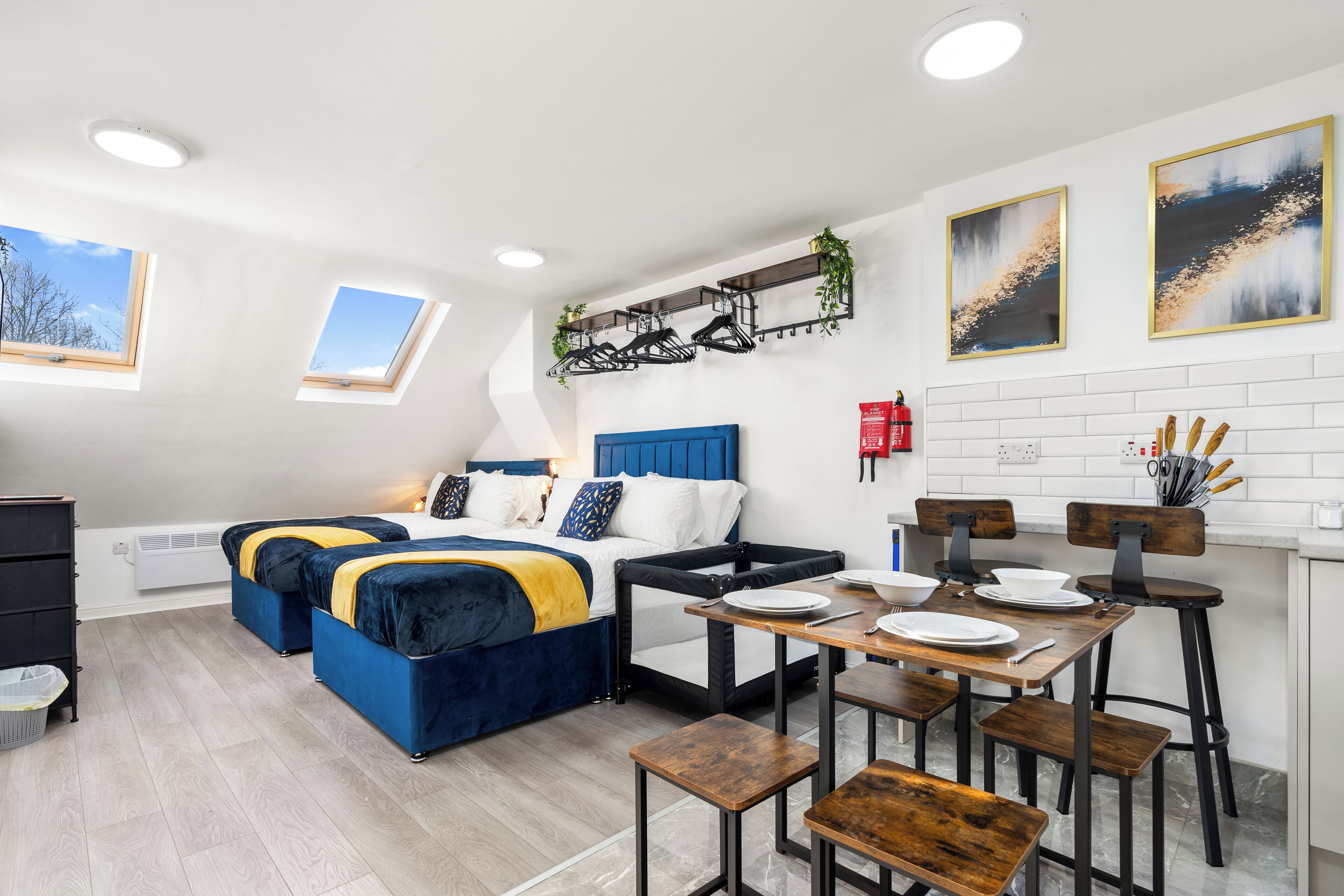 Design Studio | Iron/ironing board, bed sheets