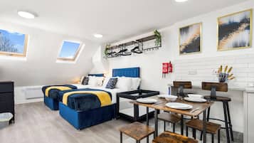 Iron/ironing board, bed sheets