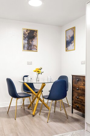 Executive Studio | Iron/ironing board, bed sheets - Kunda House Pershore (Birmingham)