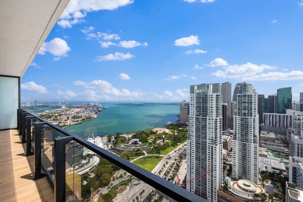 Luxury Condo, Balcony, City View | City view - Luxurious Condo Downtown Miami Heart (Miami)