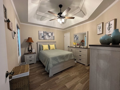 Cozy 3BR Home w/ Garage – Quiet & Central