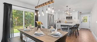 New Centrally located Stylish Modern Farmhouse