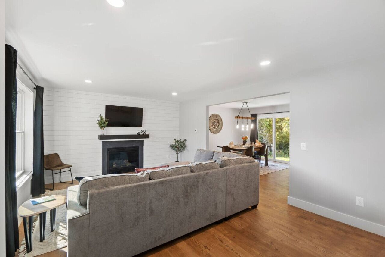 Smart TV, fireplace, offices