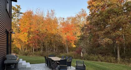 New Centrally located Stylish Modern Farmhouse