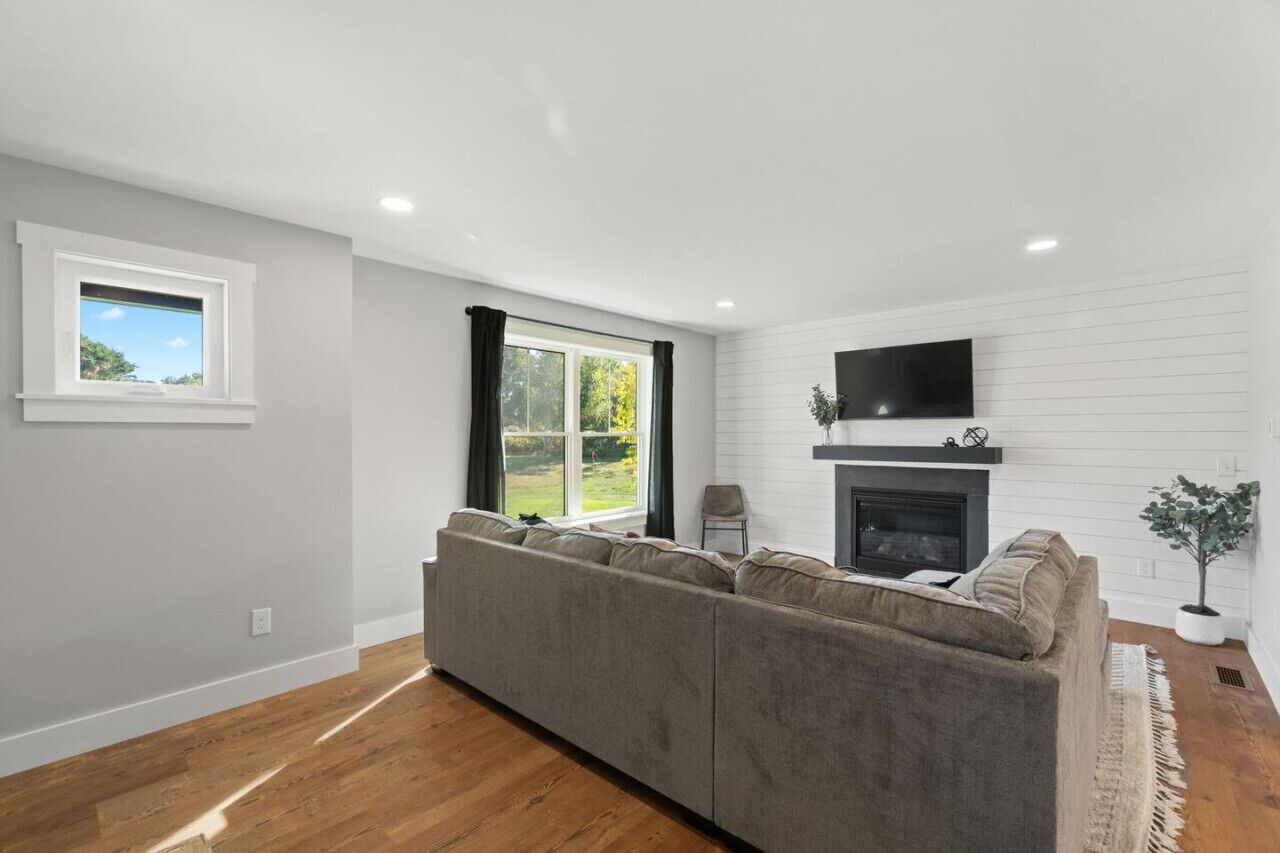 TV connectée, cheminée, espaces bureaux