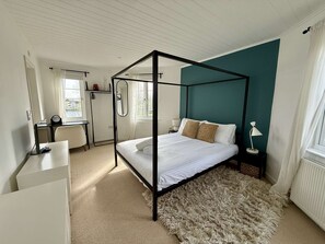 3 habitaciones, tabla de planchar con plancha, wifi y ropa de cama 